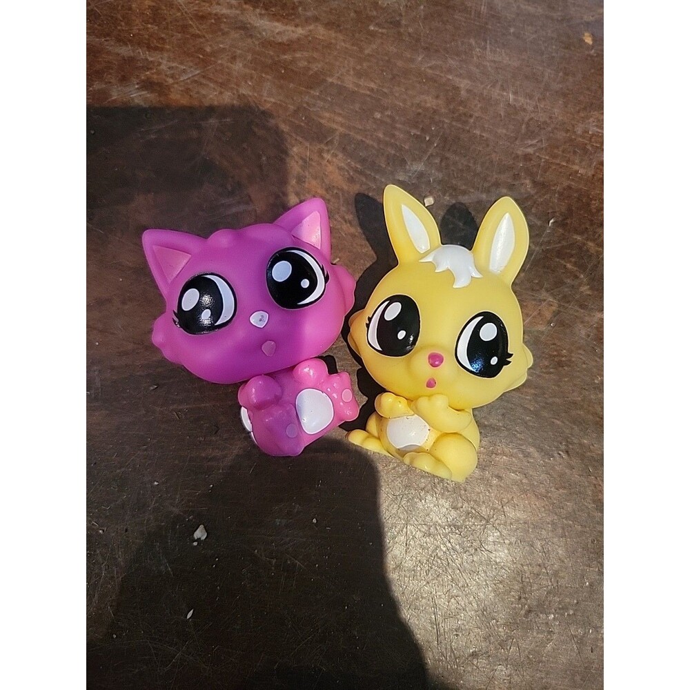 Lot 2 Tic Tac Toy XOXO Friends Hops Mini Figure BIG HEAD Bunny Rabbit Cat